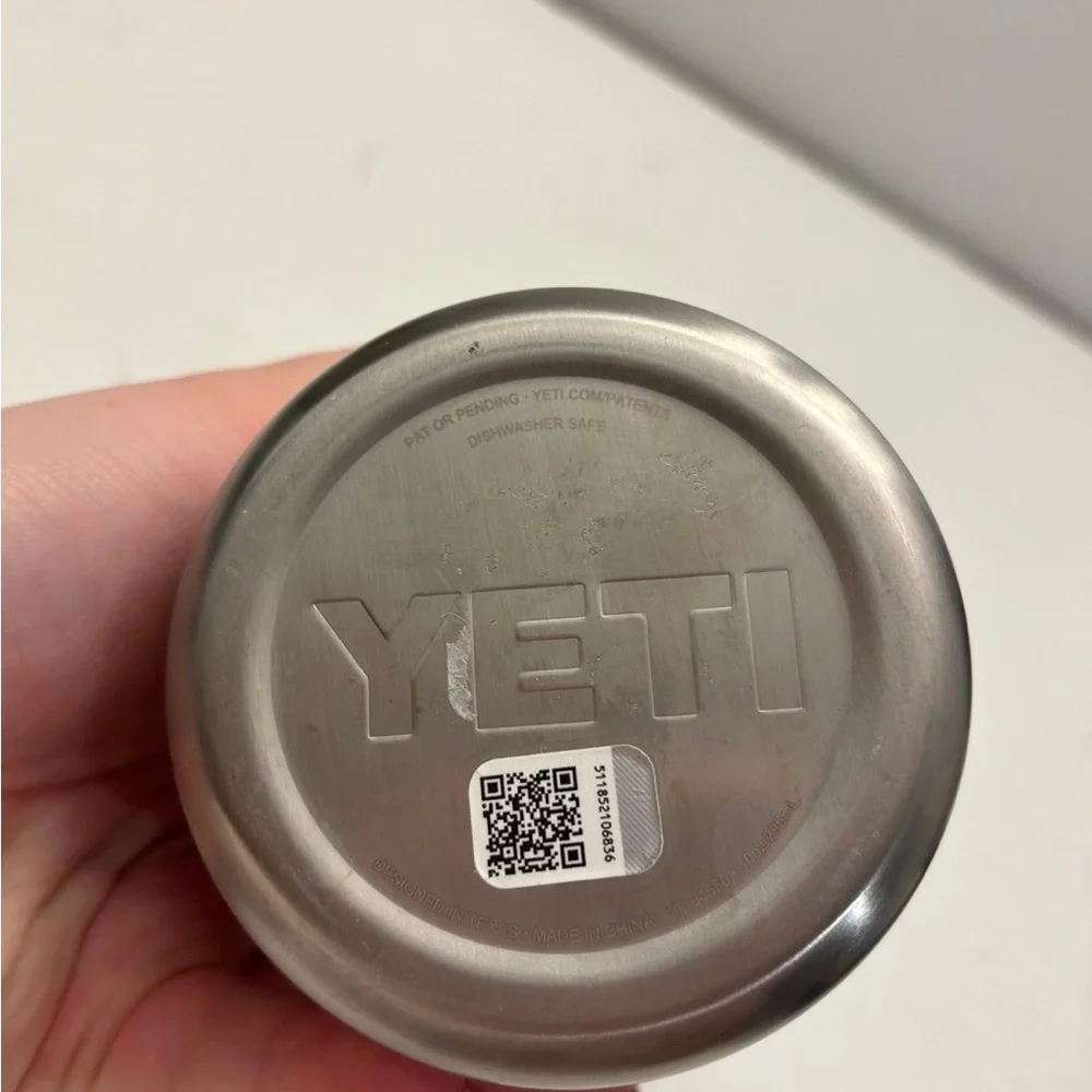 Yeti Stainless Steel Tumbler - Brushed Silver